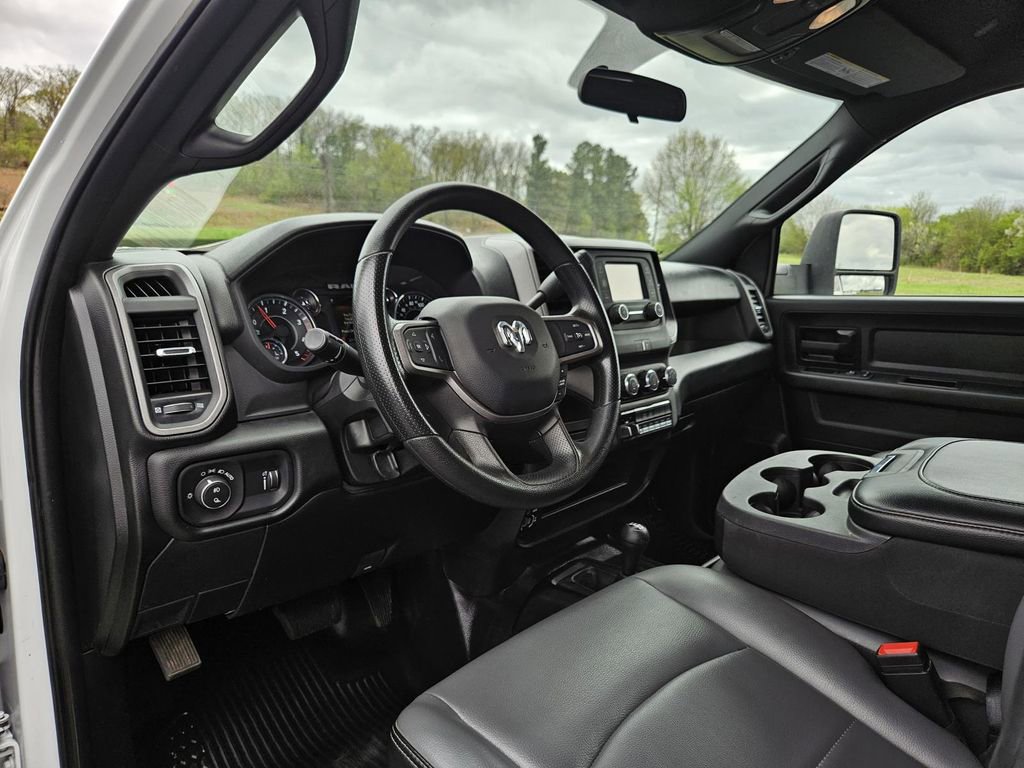 Used 2024 RAM 3500 Tradesman w/ Chrome Appearance Group image 13