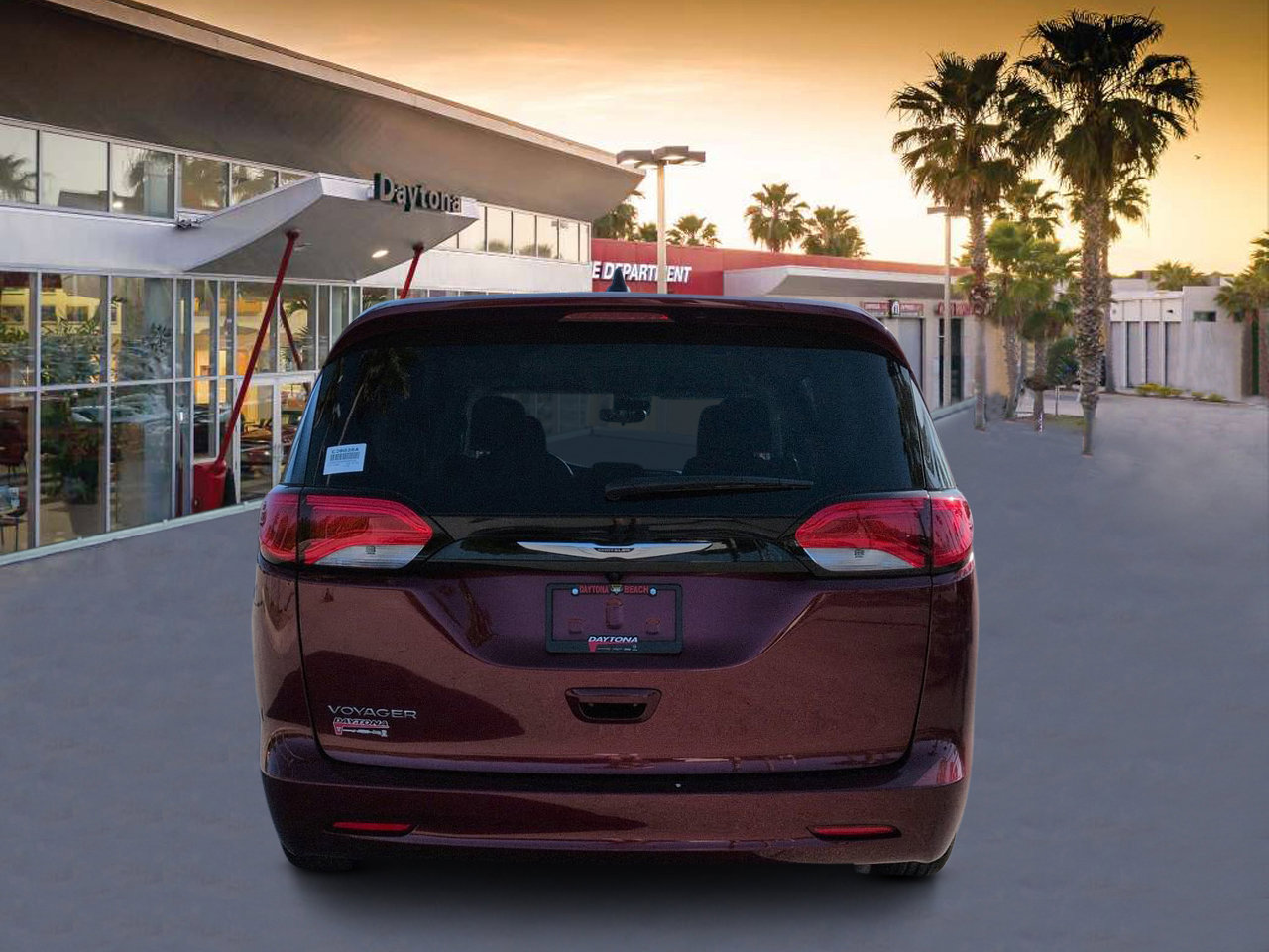 Used 2023 Chrysler Voyager LX FWD image 4