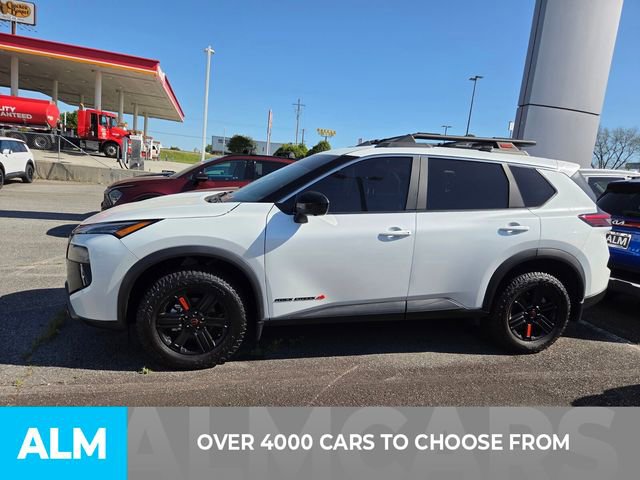 Used 2025 Nissan Rogue SV image 2