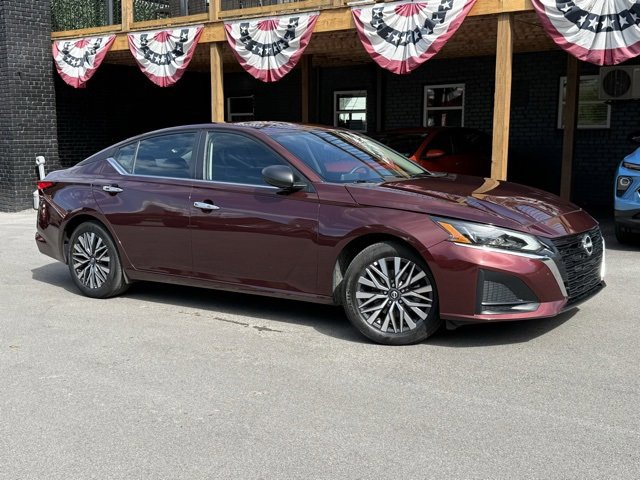 Used 2024 Nissan Altima 2.5 SV image 2