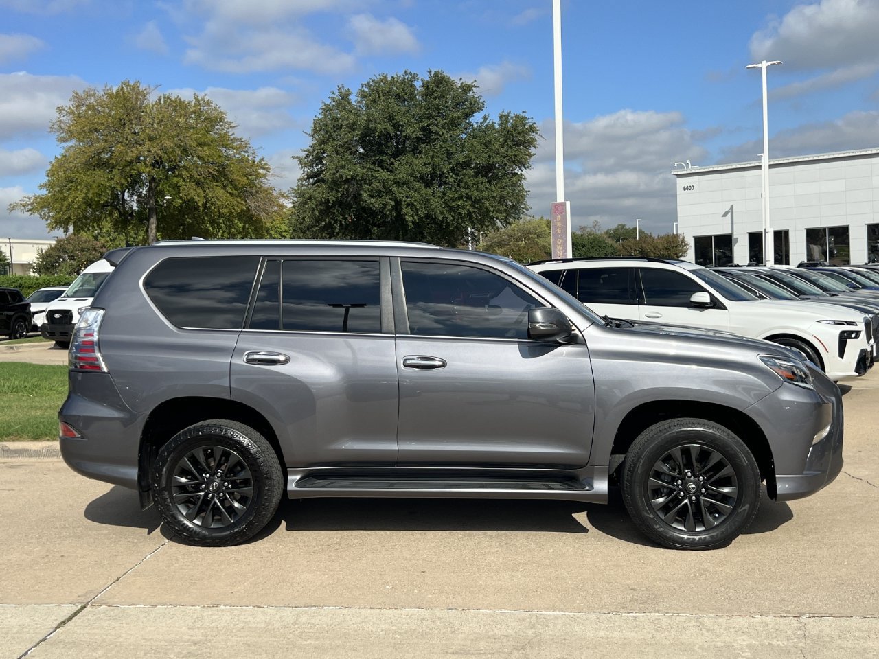 Used 2023 Lexus GX 460 Premium w/ Premium Package AWD/4WD image 3