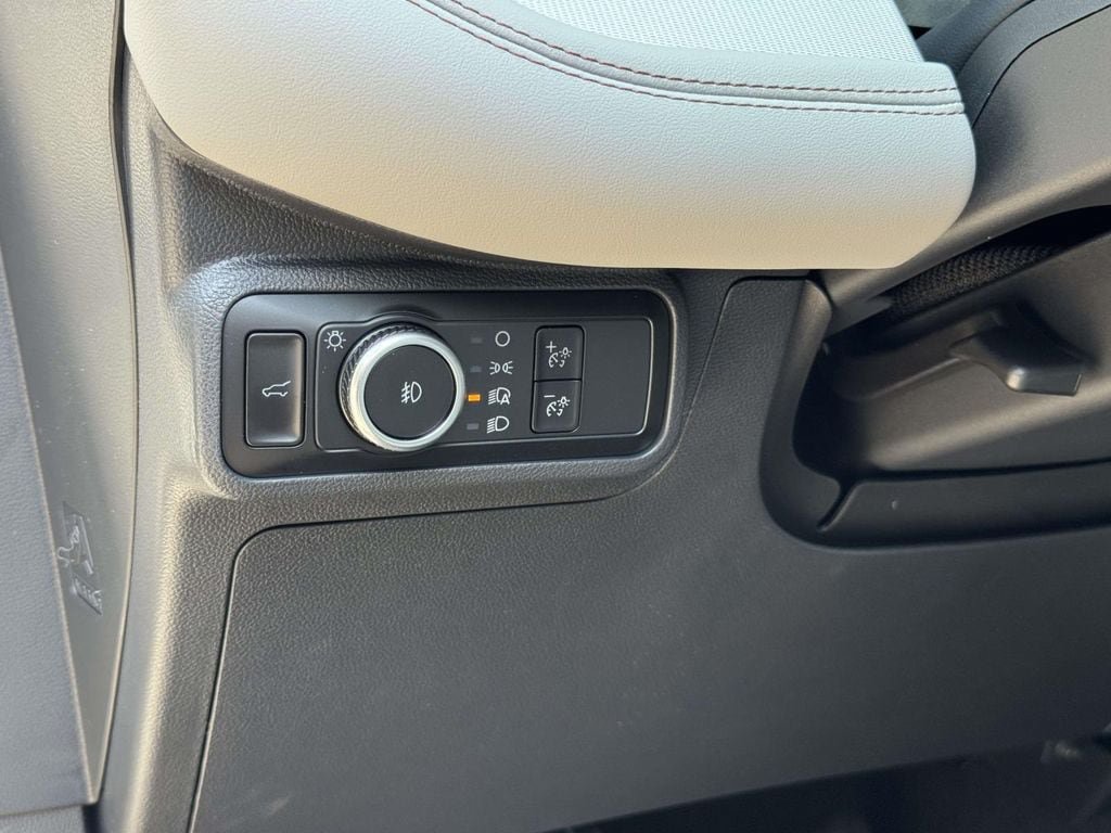 New 2026 Ford Explorer Active w/ Active Comfort Package AWD/4WD image 8