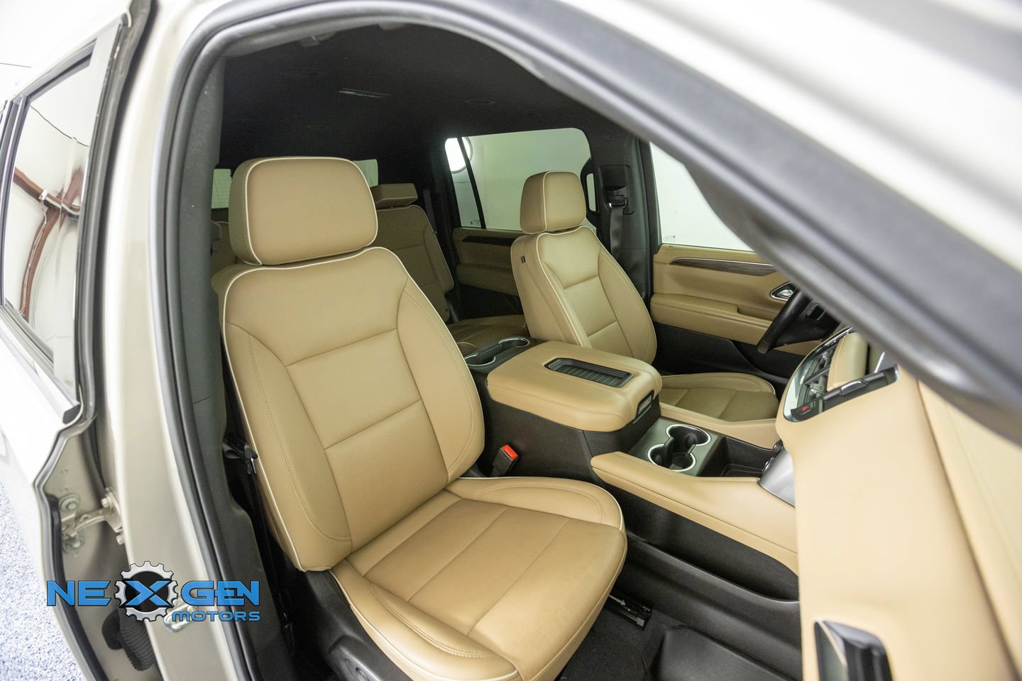 Used 2022 Chevrolet Suburban Premier AWD/4WD image 43