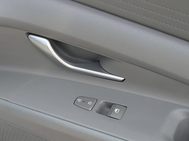 Used 2024 Hyundai Elantra SEL FWD image 33