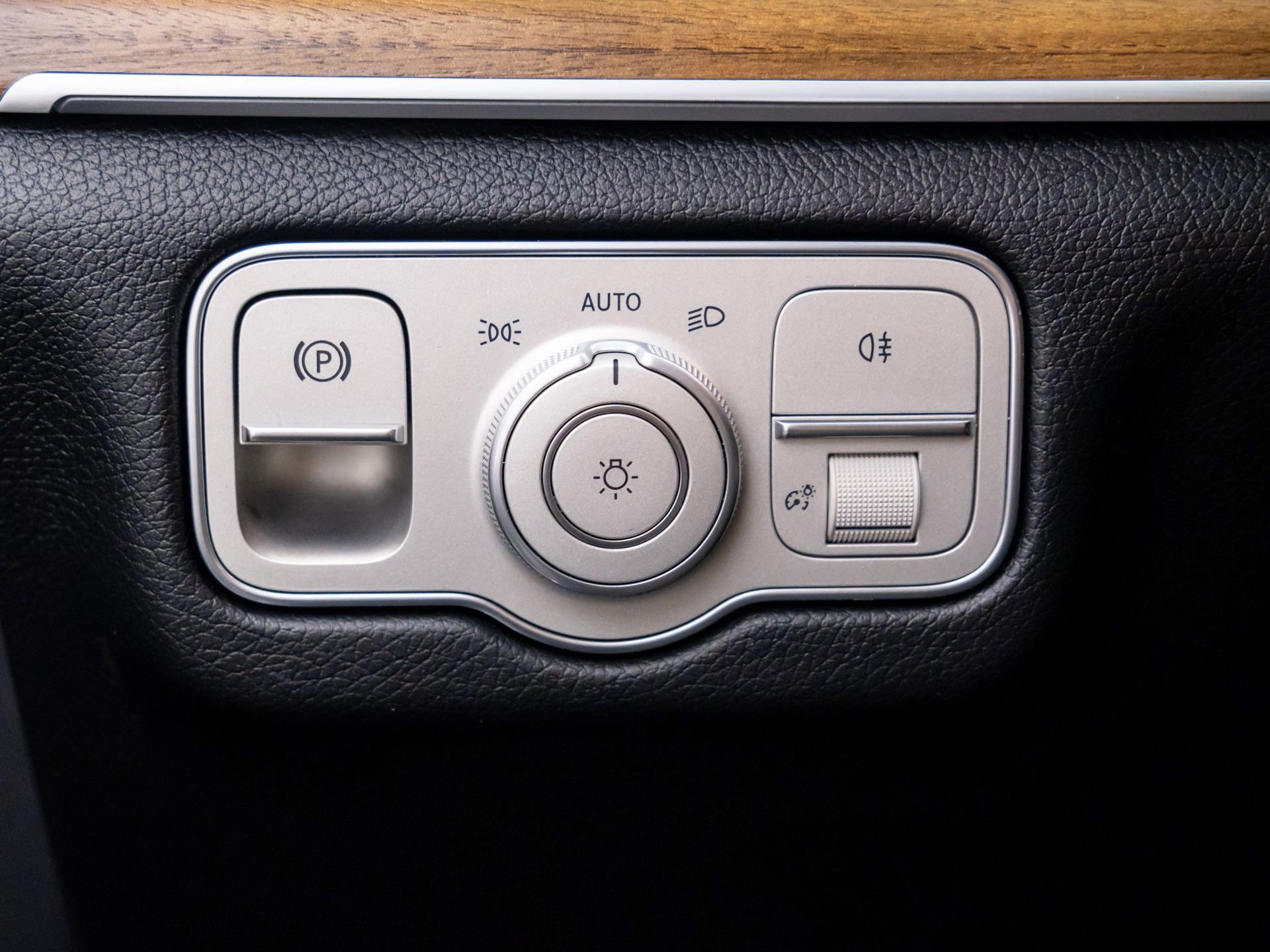 Certified 2024 Mercedes-Benz GLE 350 4MATIC w/ Driver Assistance Package image 23