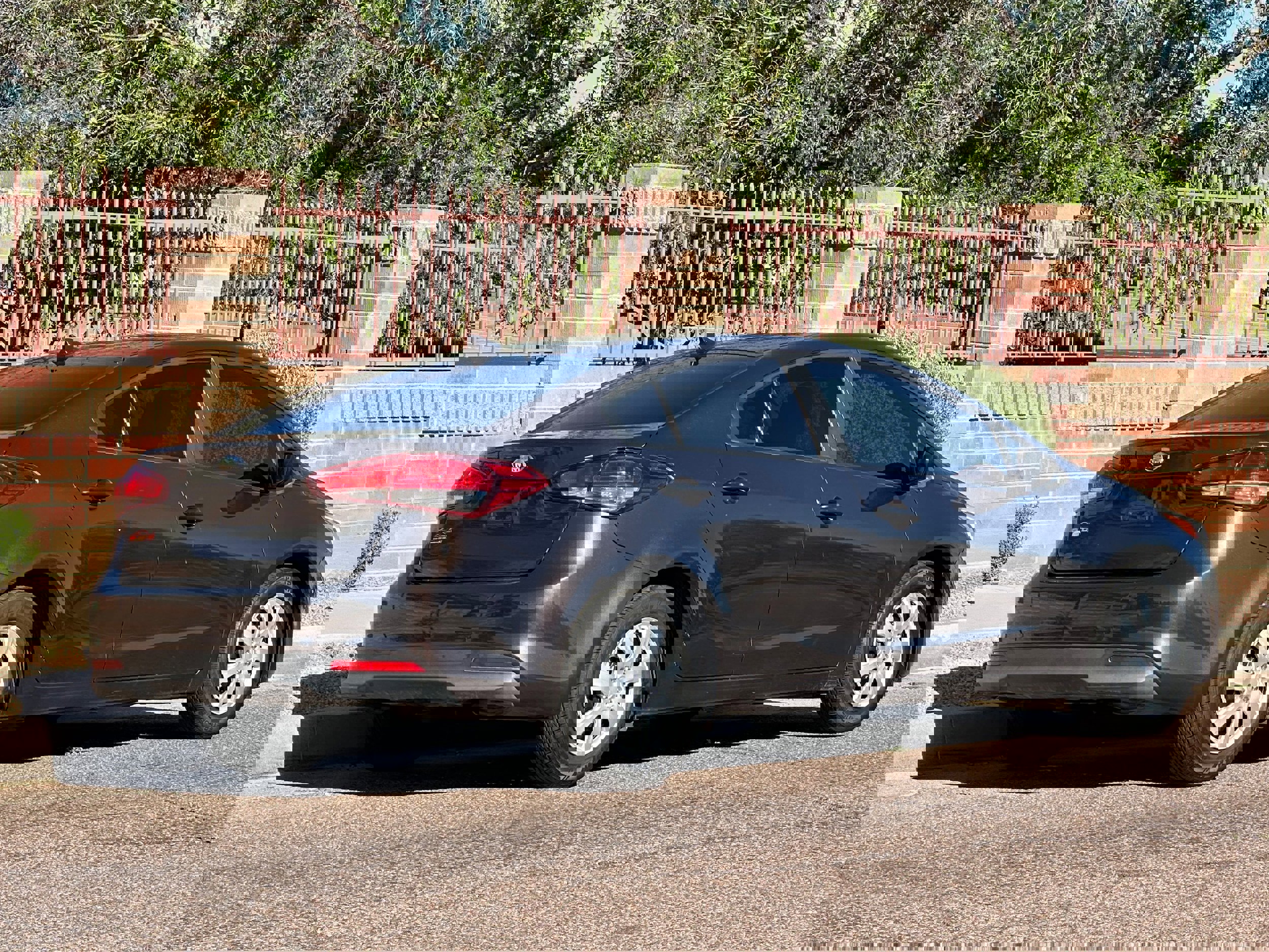 Used 2017 Kia Forte LX image 10