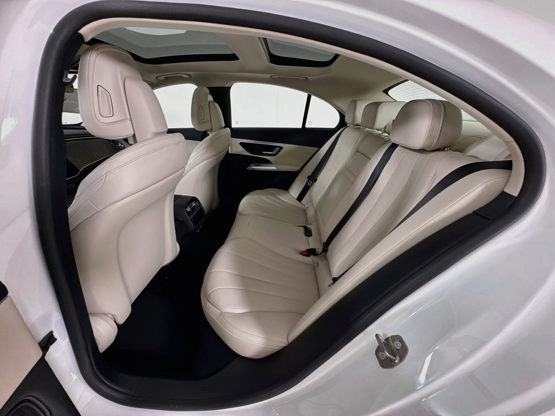 New 2027 Mercedes-Benz E 350 Sedan image 27