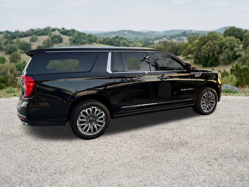 Used 2023 GMC Yukon XL Denali Ultimate AWD/4WD image 11