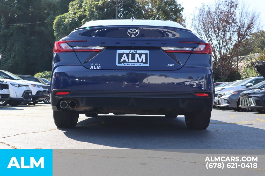 Used 2025 Toyota Camry SE image 7