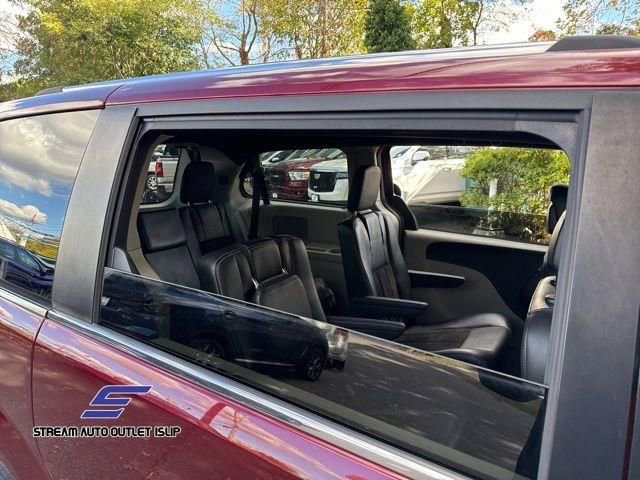 Used 2019 Dodge Grand Caravan SXT image 19