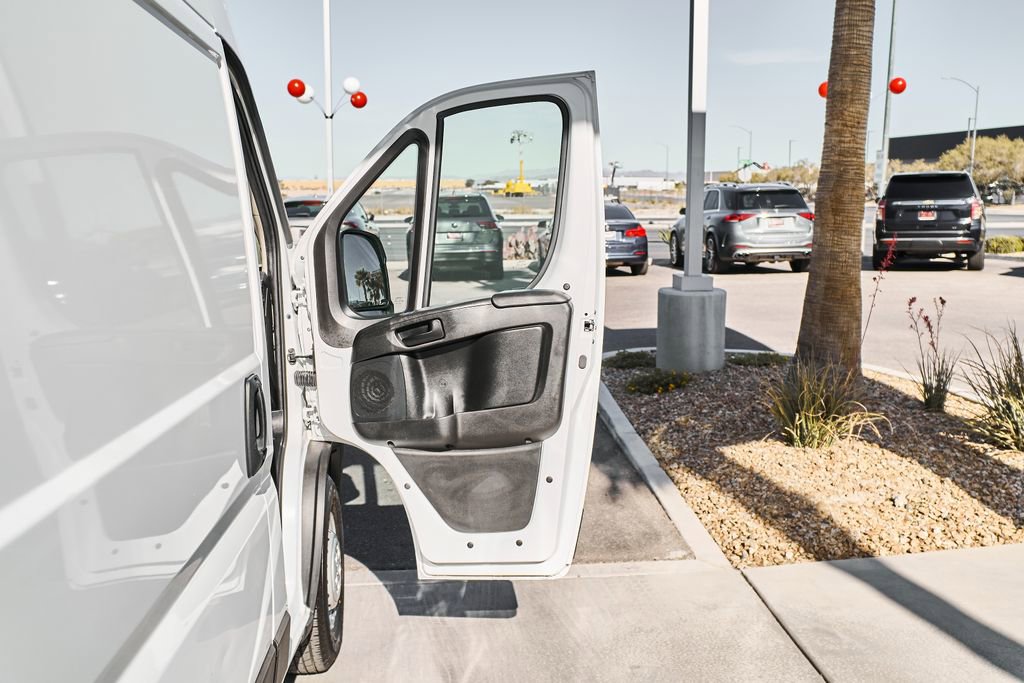 Used 2025 RAM ProMaster 2500 w/ Convenience Group FWD image 9