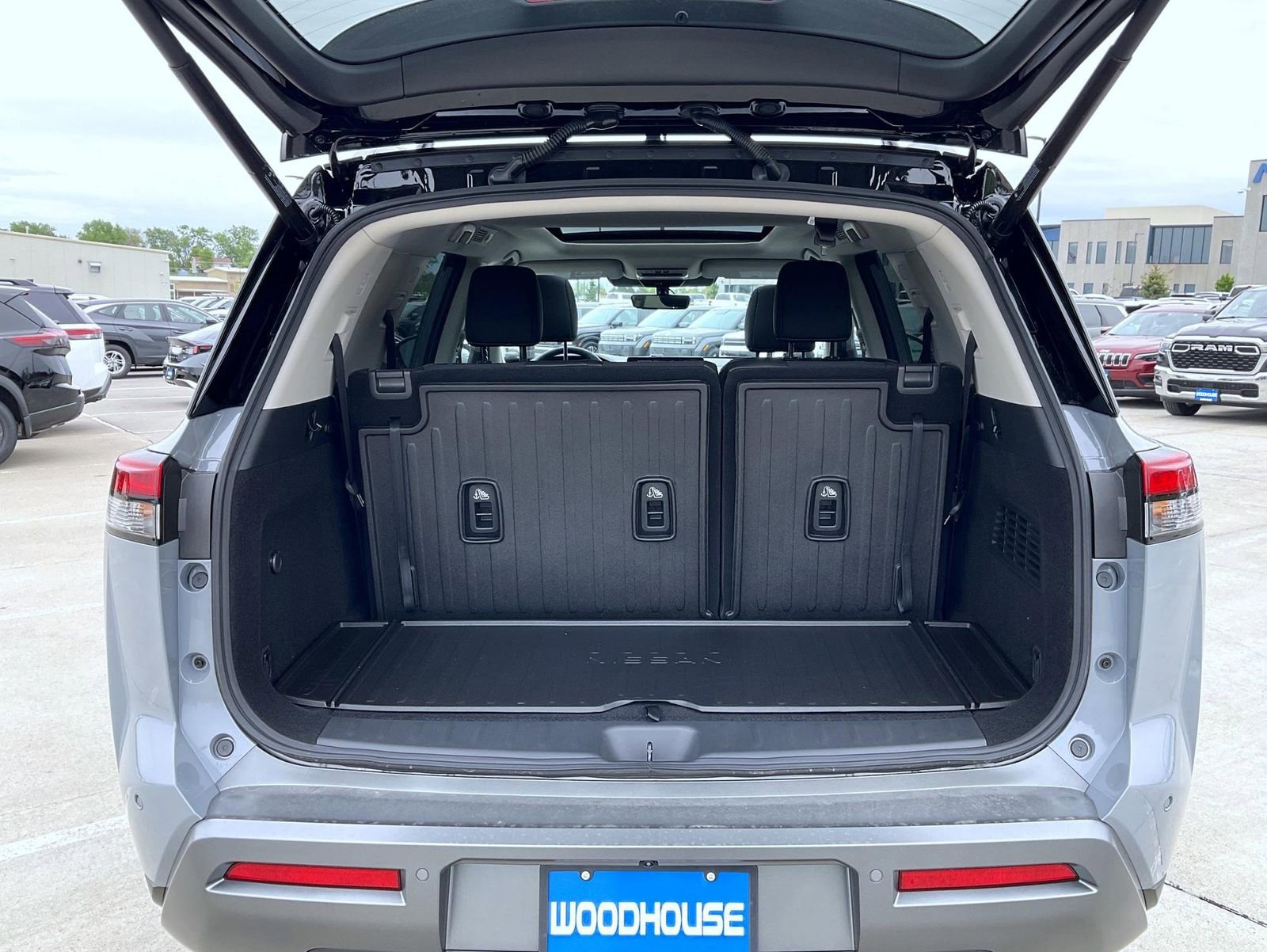 New 2026 Nissan Pathfinder Platinum AWD/4WD image 9
