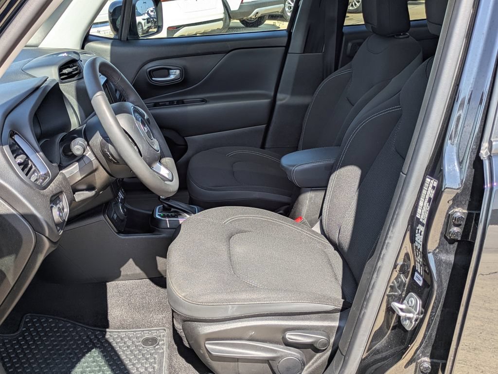 Used 2023 Jeep Renegade Altitude w/ Sun/Sound Group AWD/4WD image 7