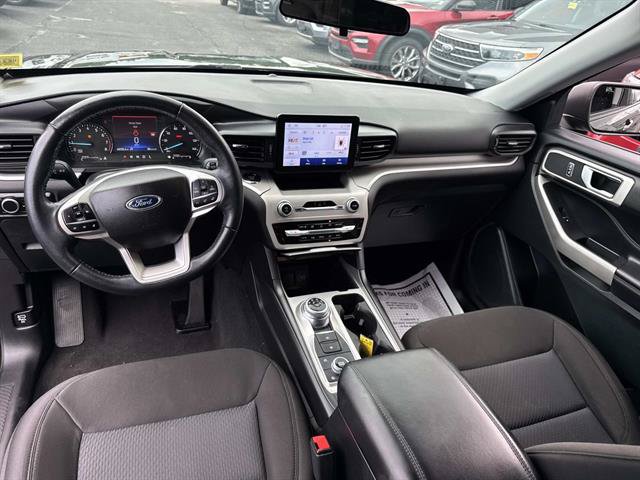 Used 2023 Ford Explorer XLT AWD/4WD image 10