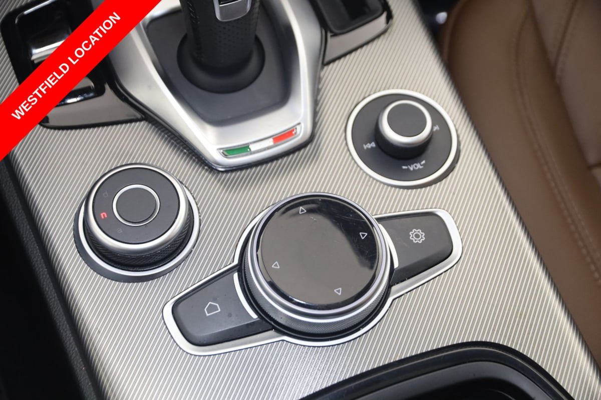 Used 2024 Alfa Romeo Stelvio Ti AWD/4WD image 30