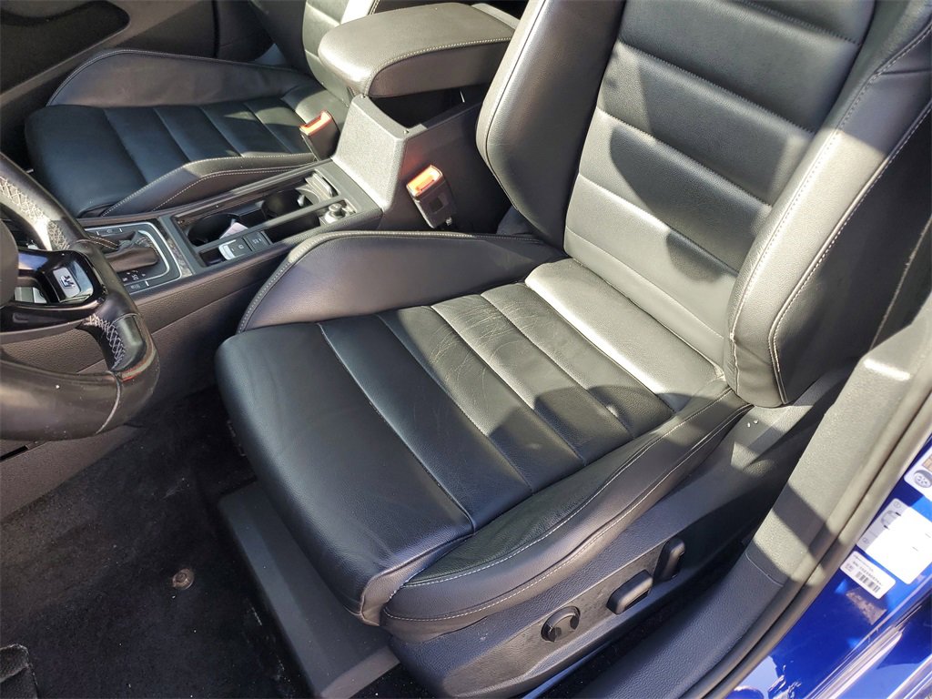 Used 2017 Volkswagen Golf R 4-Door image 20