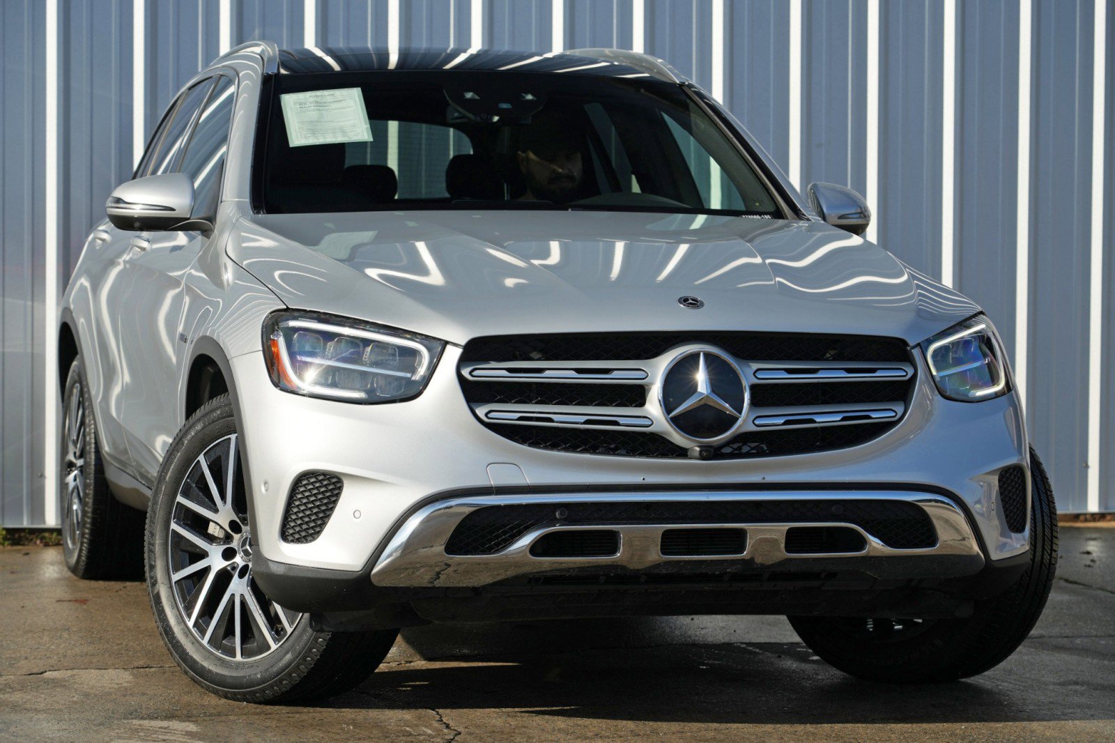 Used 2020 Mercedes-Benz GLC 350e 4MATIC image 2