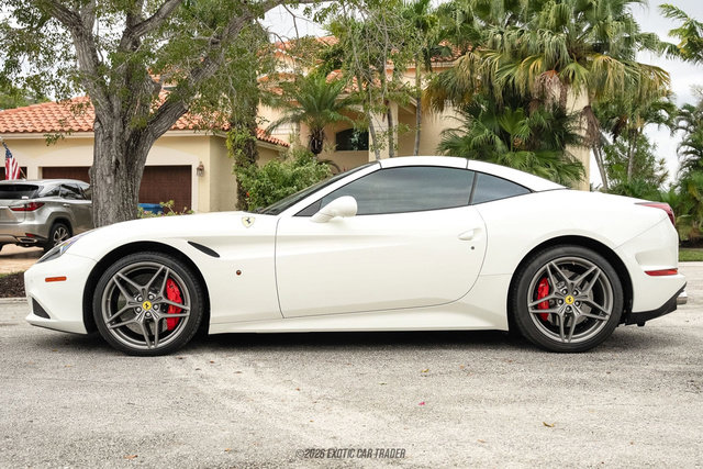 Used 2016 Ferrari California T image 15