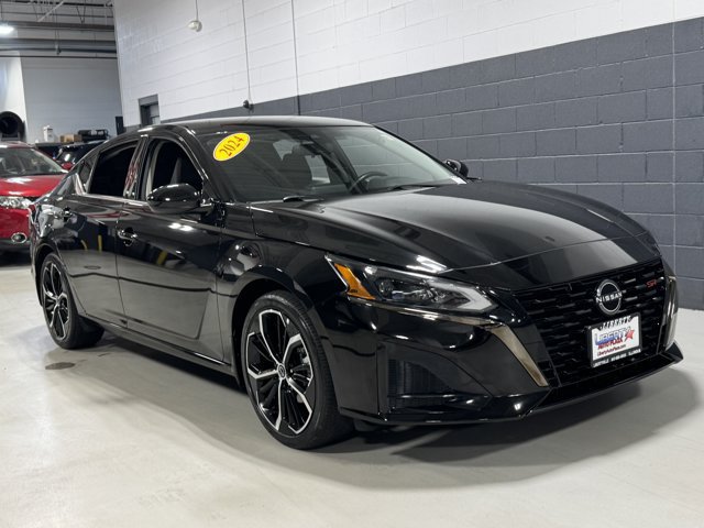 Used 2024 Nissan Altima 2.5 SR FWD image 2