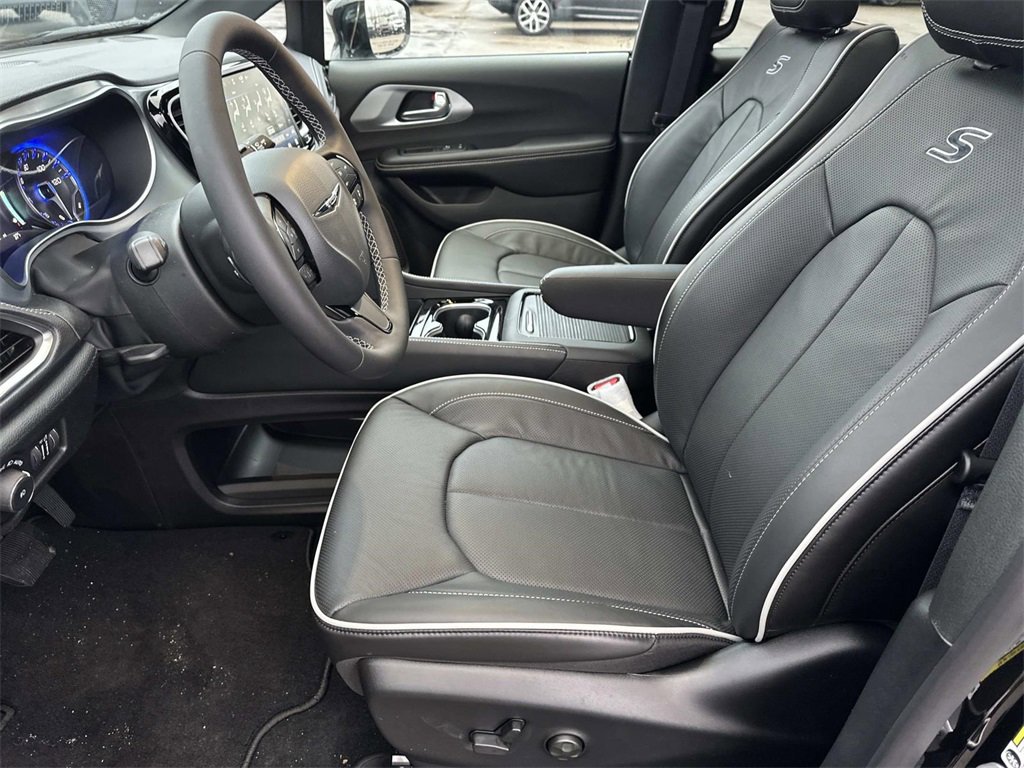 New 2026 Chrysler Pacifica Limited w/ S Appearance Package image 14