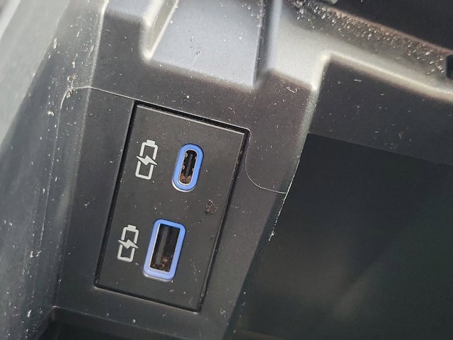 Used 2021 Toyota Sienna LE image 27