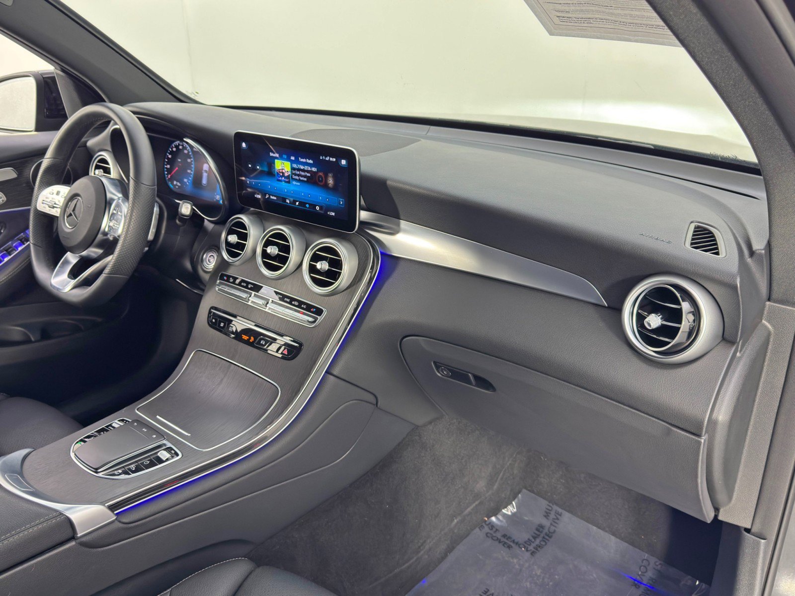 Used 2022 Mercedes-Benz GLC 300 4MATIC w/ AMG Line image 13