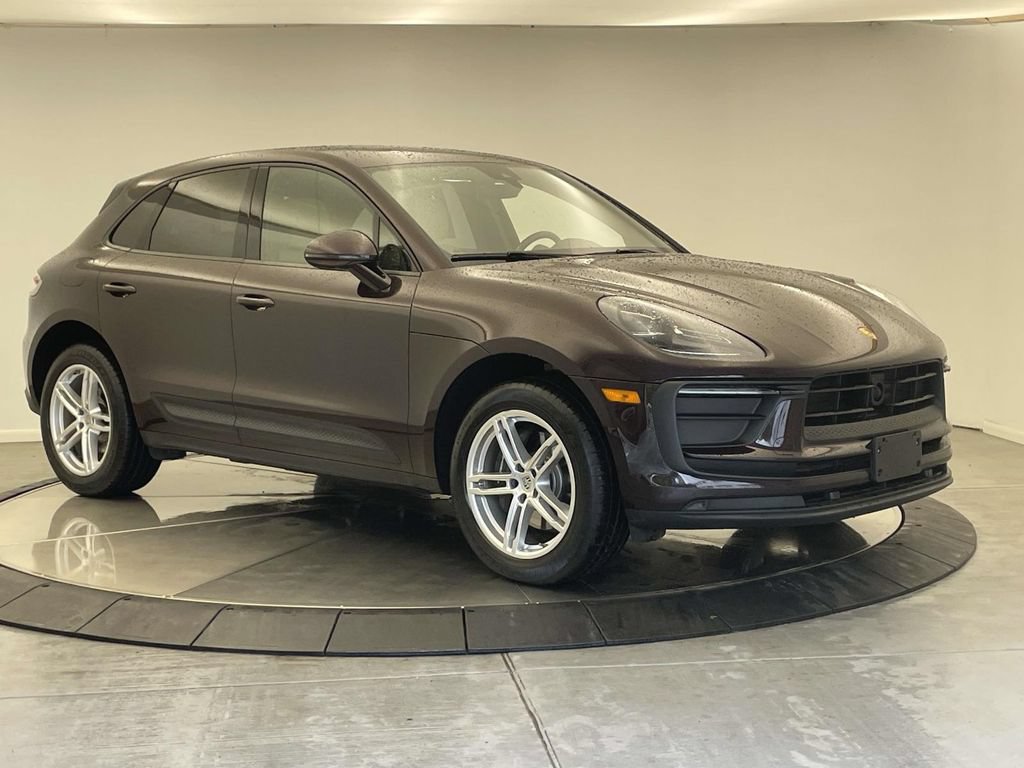 Certified 2023 Porsche Macan AWD/4WD image 9