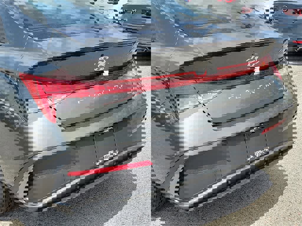 New 2025 Hyundai Elantra SEL image 6