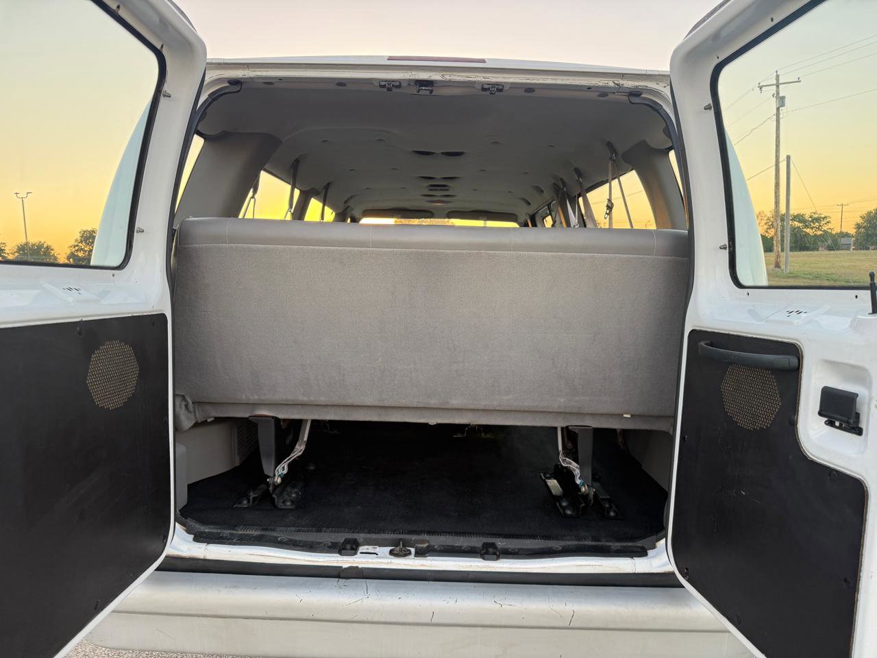 Used 1998 Ford E-350 and Econoline 350 Club Wagon image 18