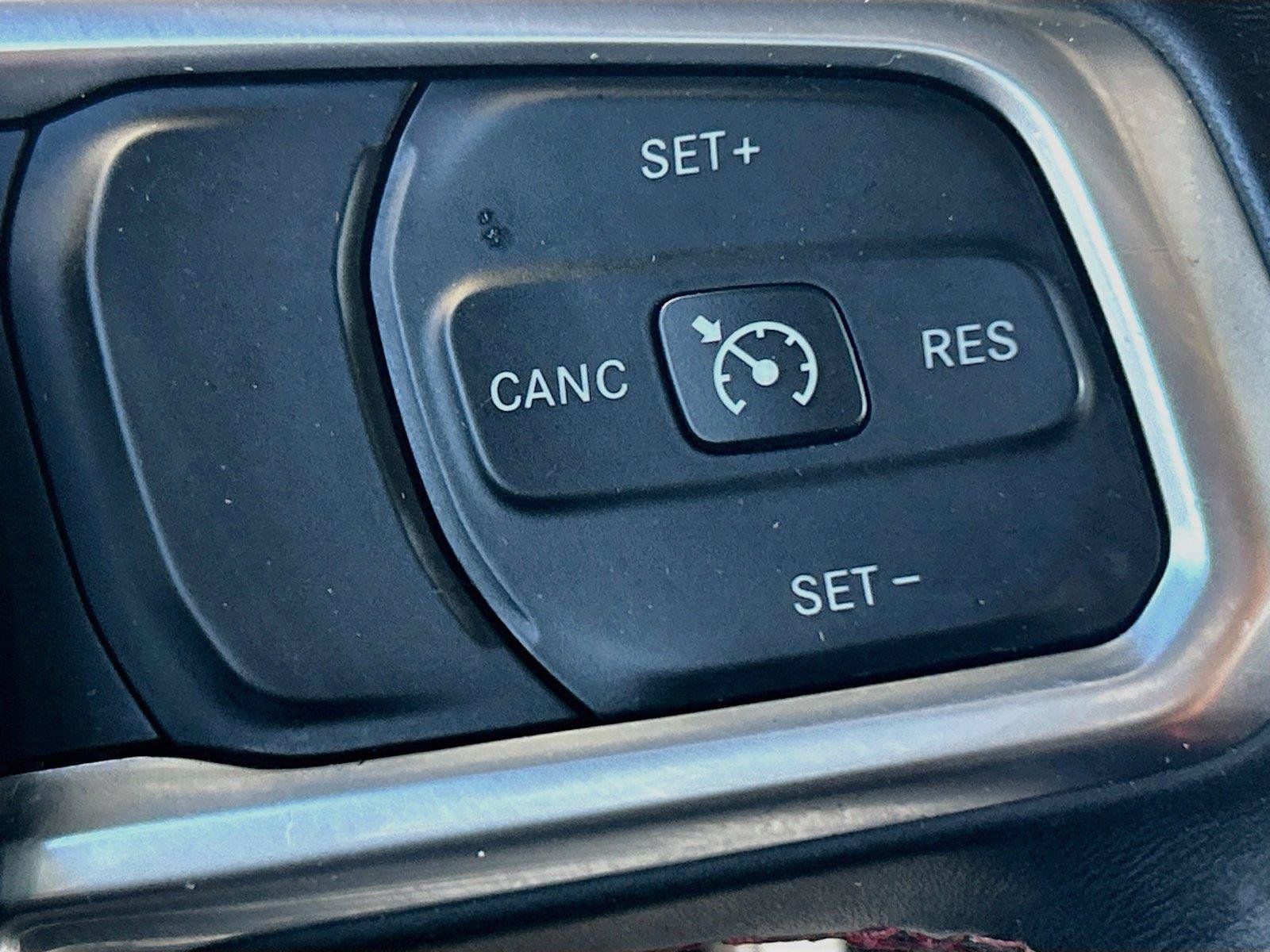 Used 2018 Jeep Wrangler Unlimited Rubicon AWD/4WD image 35