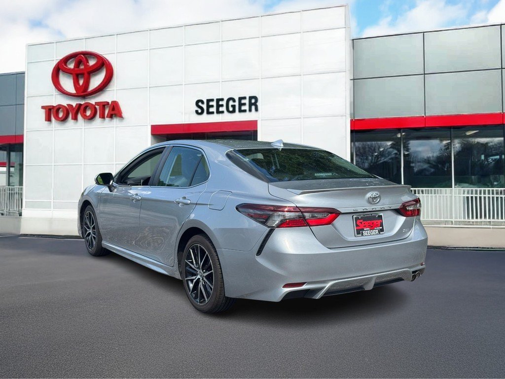 Used 2023 Toyota Camry SE FWD image 9