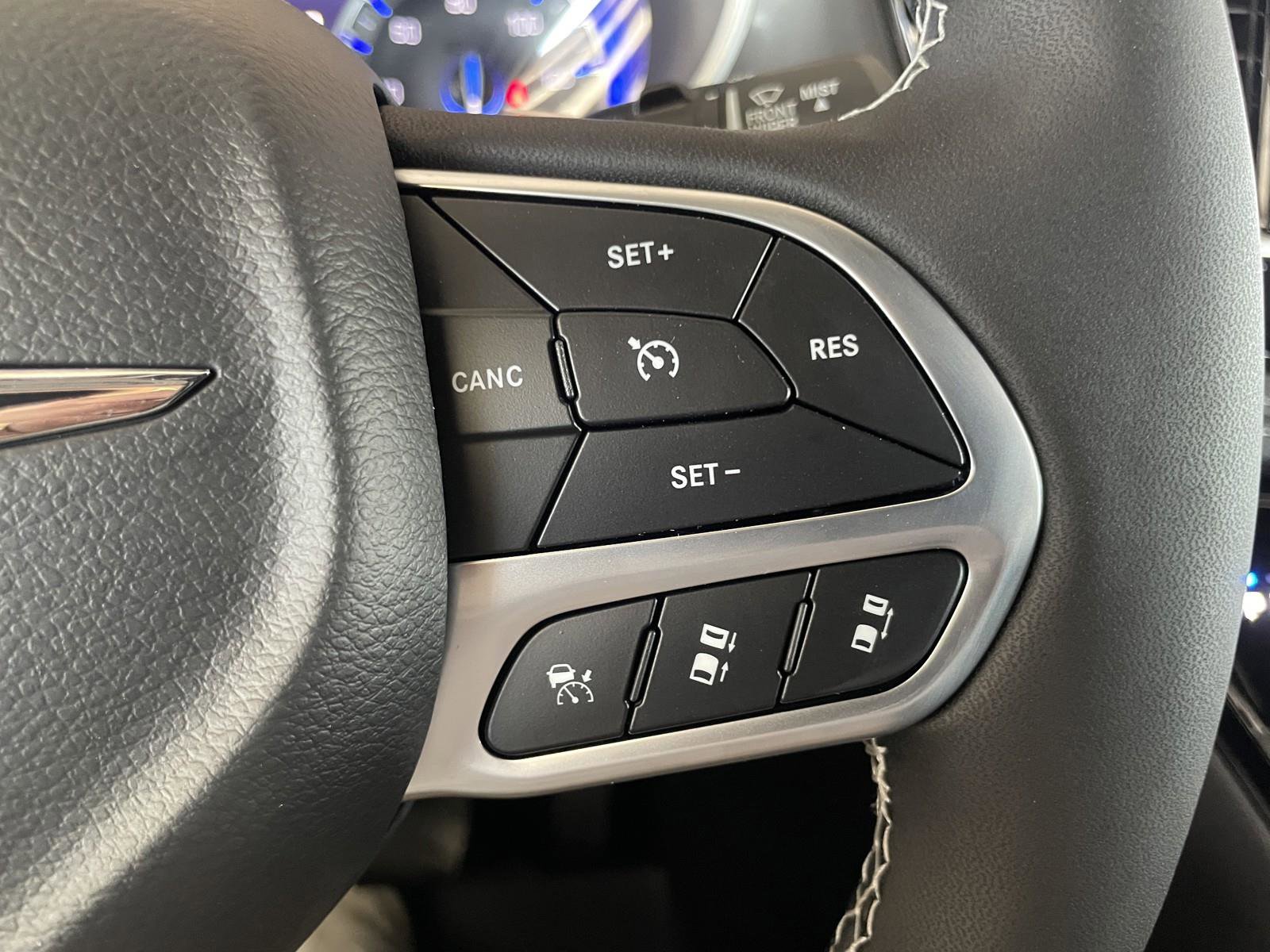 New 2025 Chrysler Pacifica Select w/ Fav Edition Package image 18