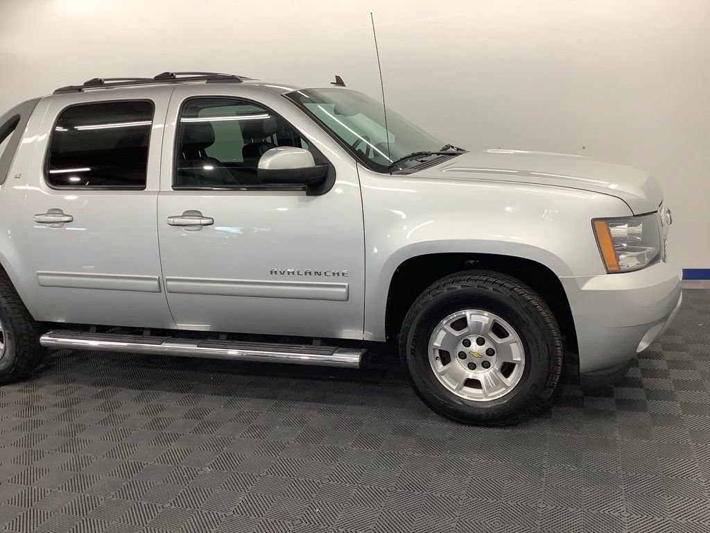 Used 2012 Chevrolet Avalanche LT AWD/4WD image 27