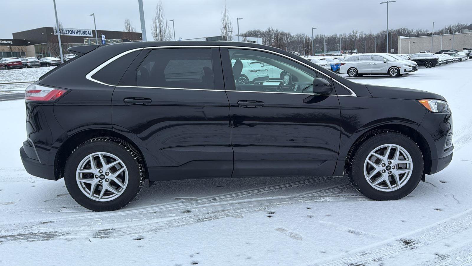 Used 2023 Ford Edge SEL image 4