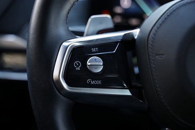 Used 2025 BMW 740i xDrive image 33
