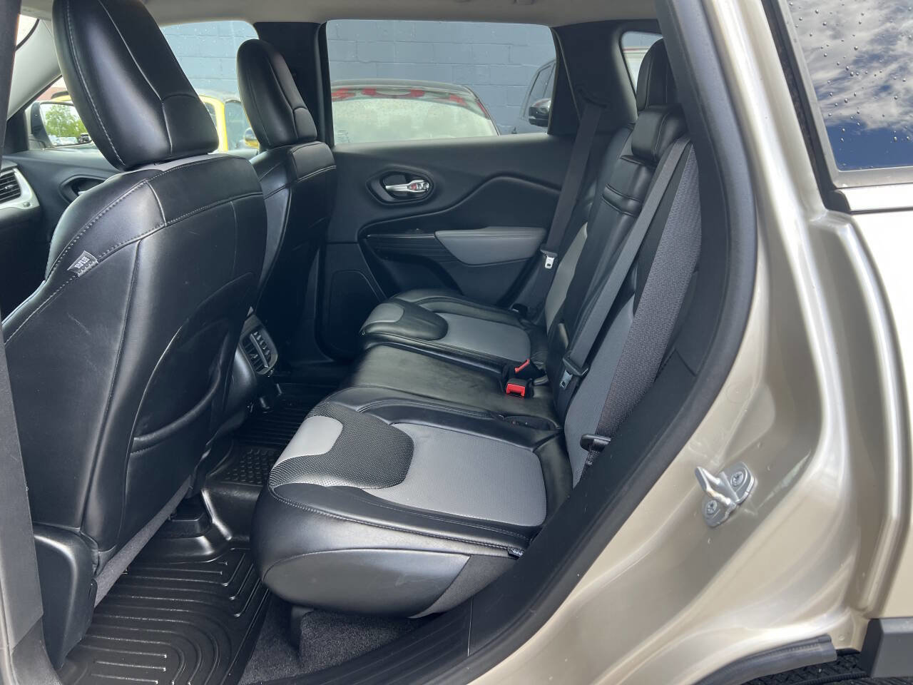 Used 2014 Jeep Cherokee Limited w/ Technology Group image 6