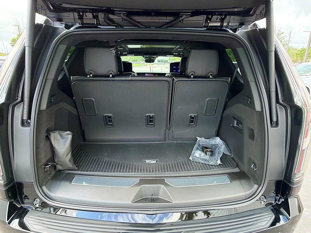 Used 2026 Cadillac Escalade Platinum Sport w/ LPO, ONYX Package AWD/4WD image 12