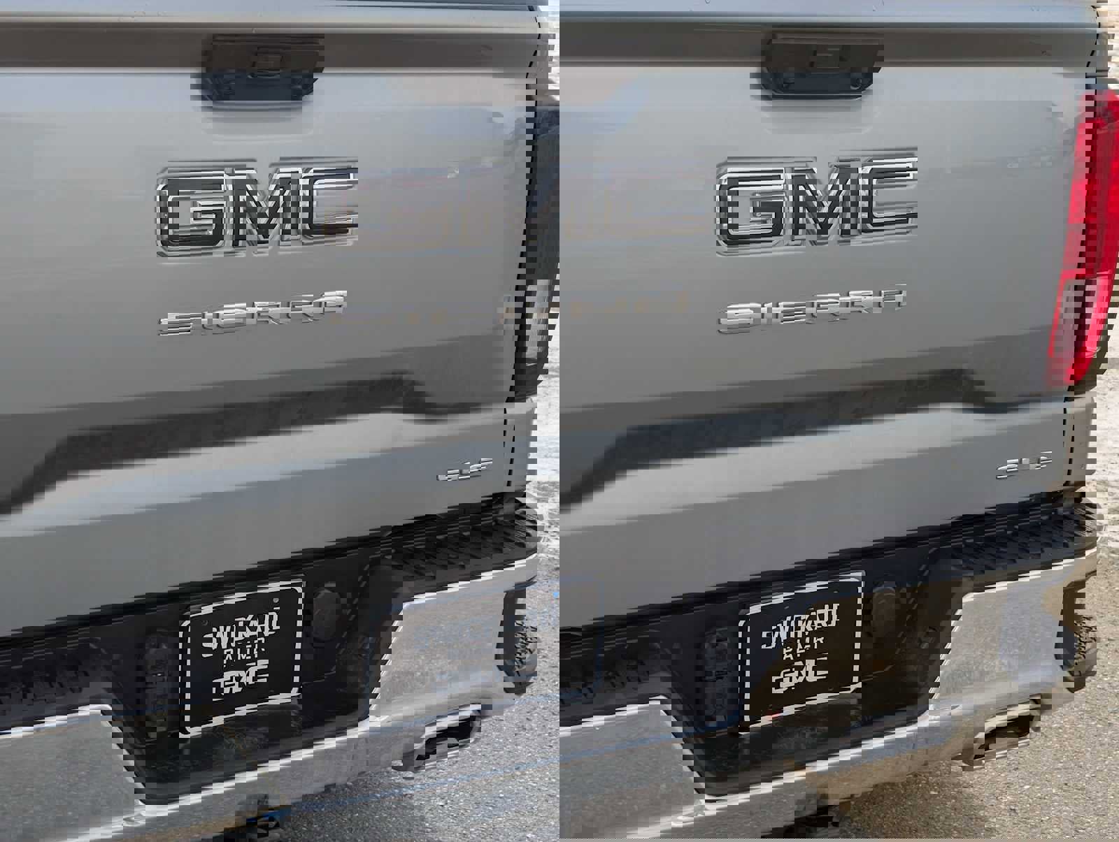 Used 2024 GMC Sierra 1500 SLE w/ X31 Off-Road Package image 13