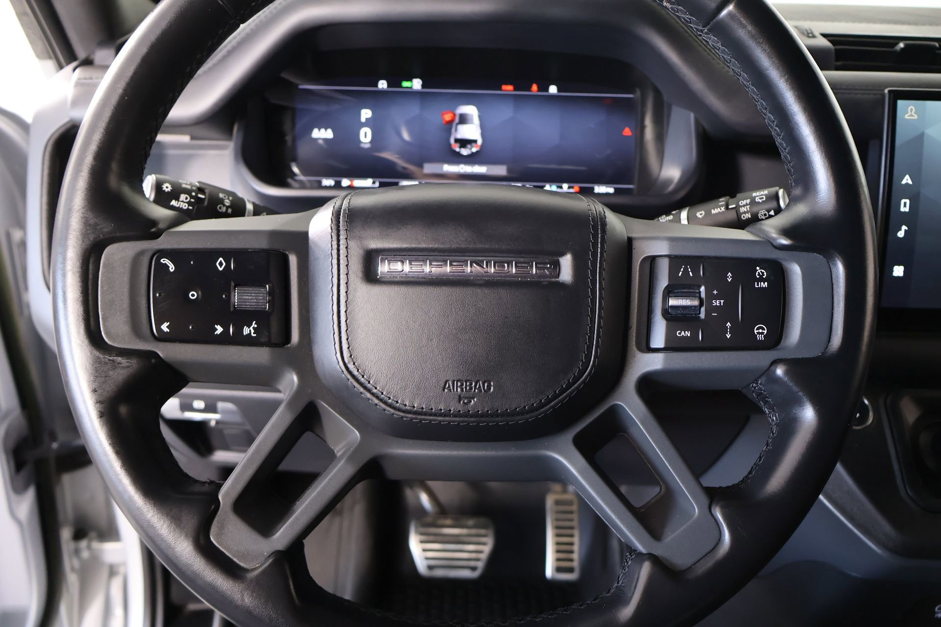 Used 2023 Land Rover Defender 110 X AWD/4WD image 3