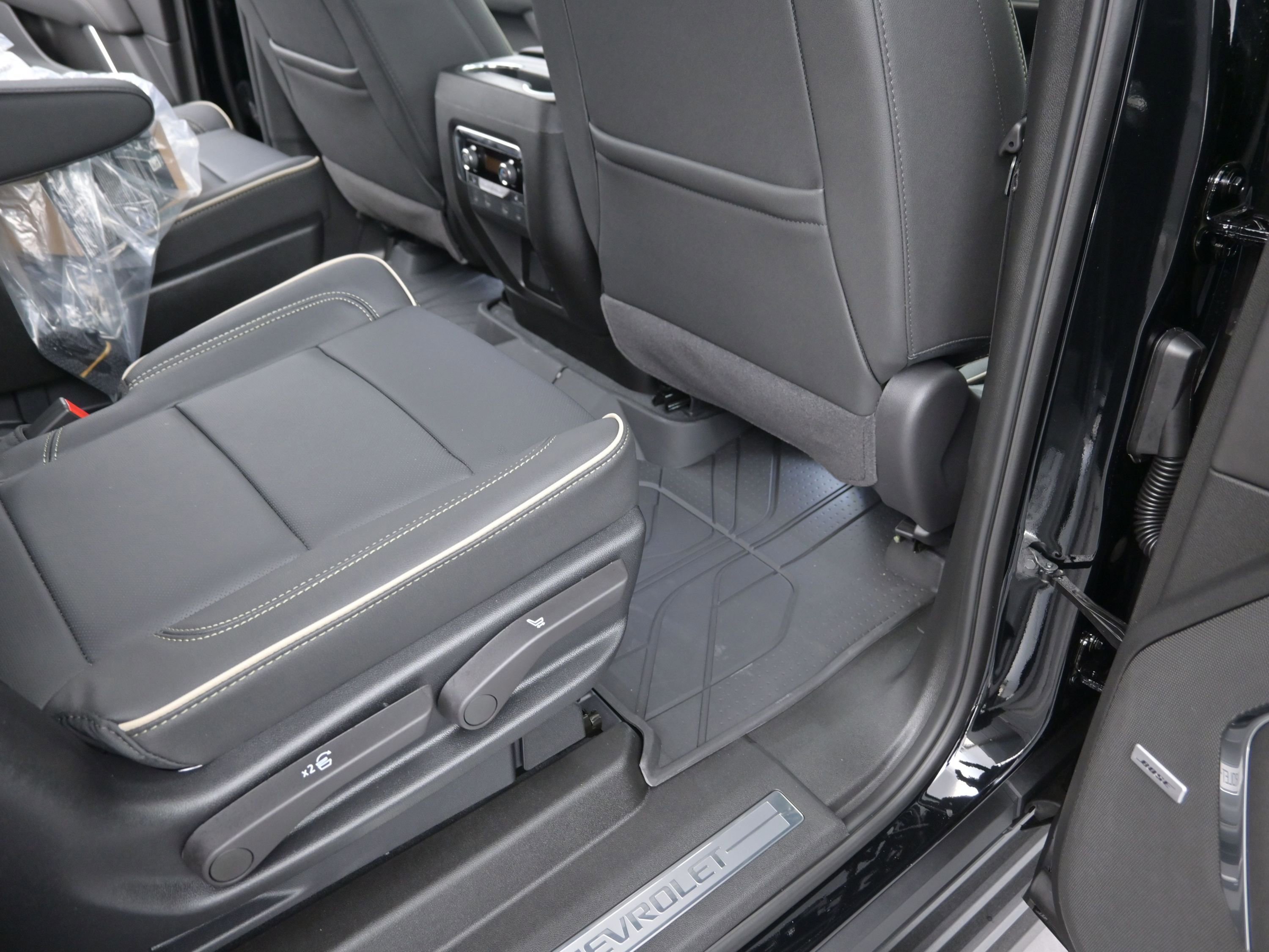 New 2026 Chevrolet Suburban Premier RWD image 20