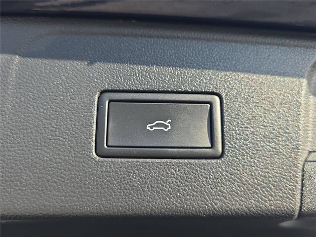 Used 2025 Volkswagen Atlas SE FWD image 24