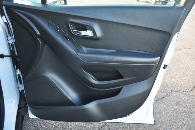Used 2020 Chevrolet Trax LS w/ Tint and Cruise Package image 37