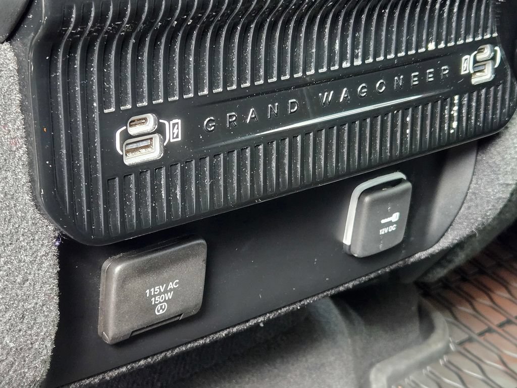 Used 2024 Jeep Grand Wagoneer L Series III AWD/4WD image 32