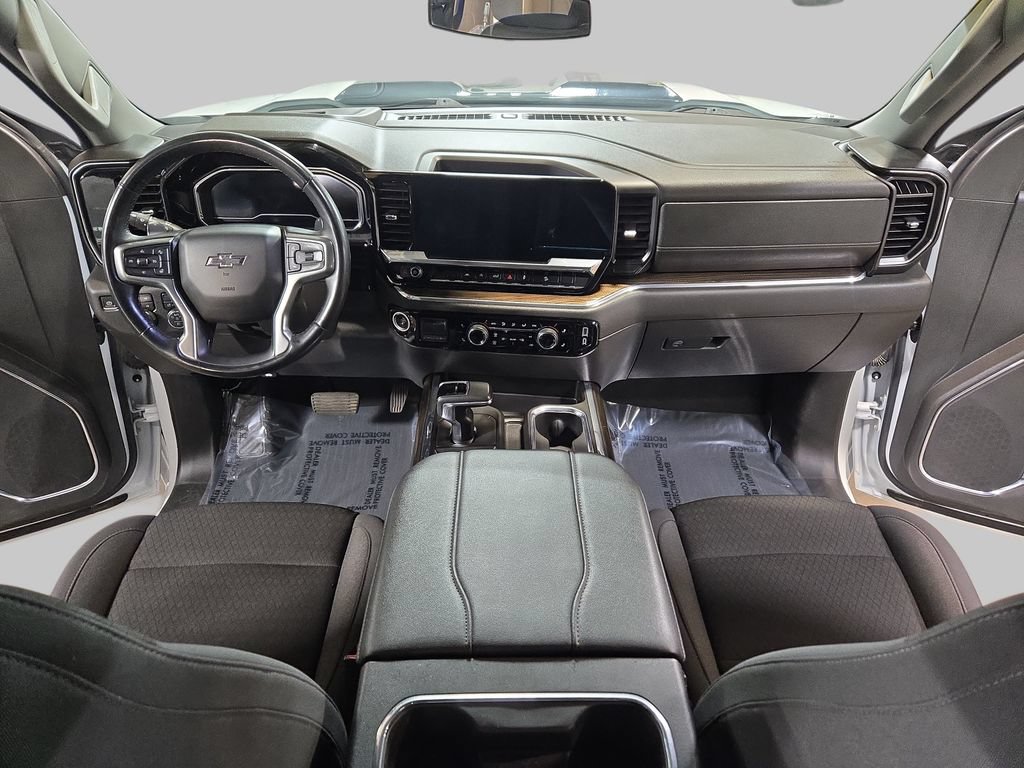 Used 2024 Chevrolet Silverado 1500 LT Trail Boss w/ Protection Package AWD/4WD image 9