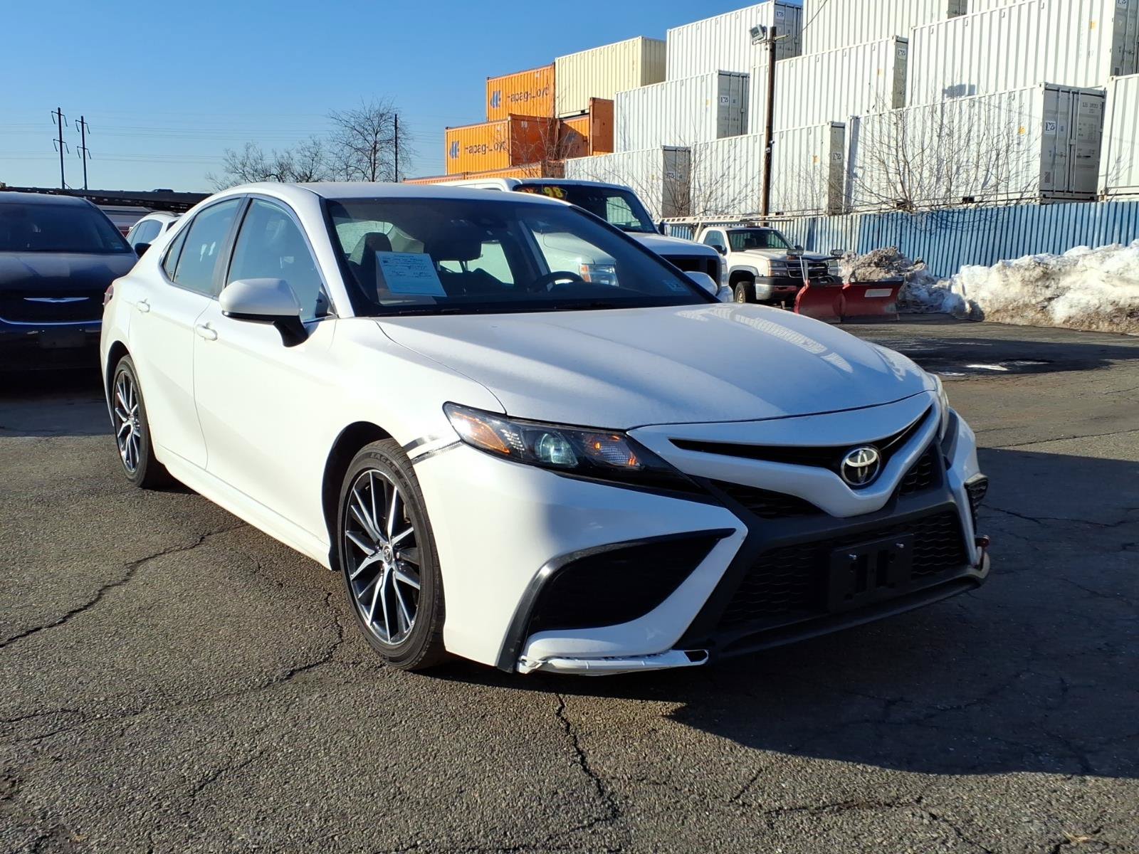 Used 2021 Toyota Camry SE FWD image 1