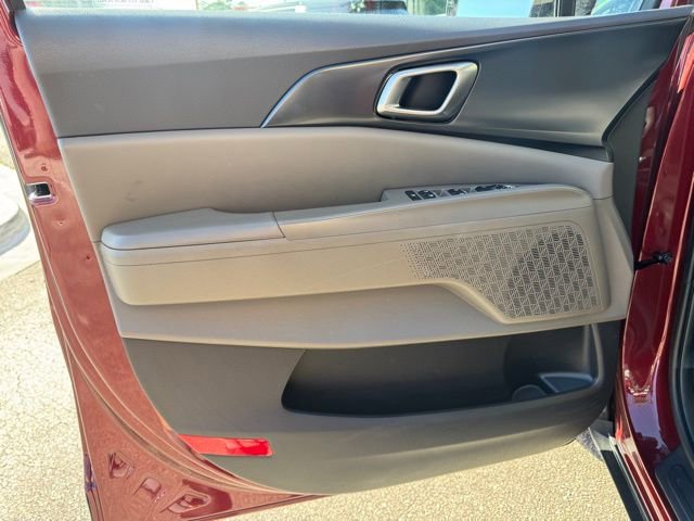 Used 2025 Kia Carnival FWD image 14