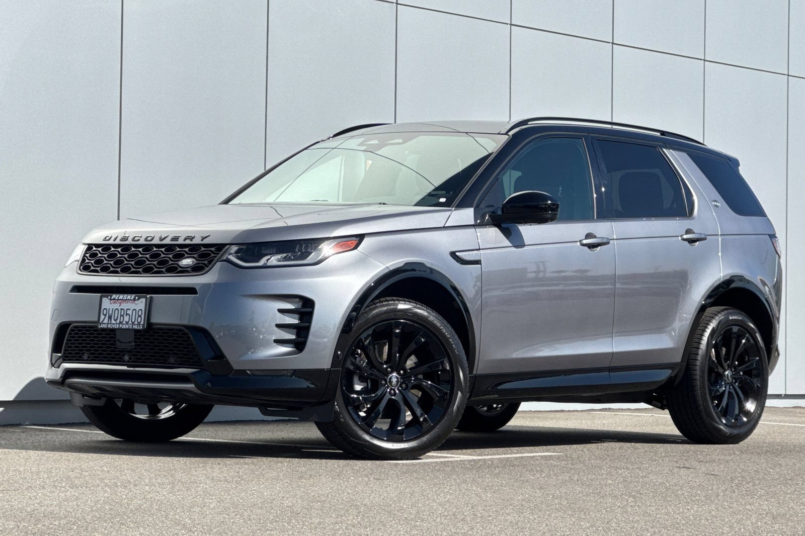 Certified 2025 Land Rover Discovery Sport Dynamic SE AWD/4WD image 1