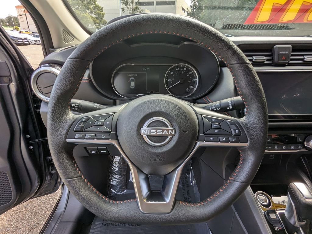 Used 2025 Nissan Versa SR w/ Trunk Package FWD image 15