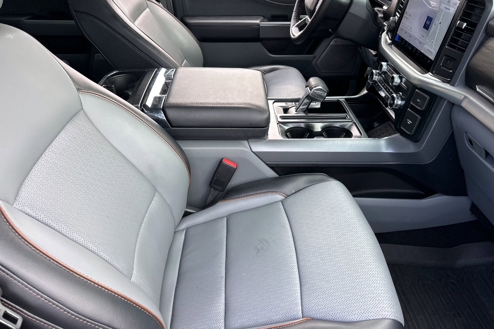 Used 2025 Ford F150 Lariat w/ Equipment Group 501A Mid image 14