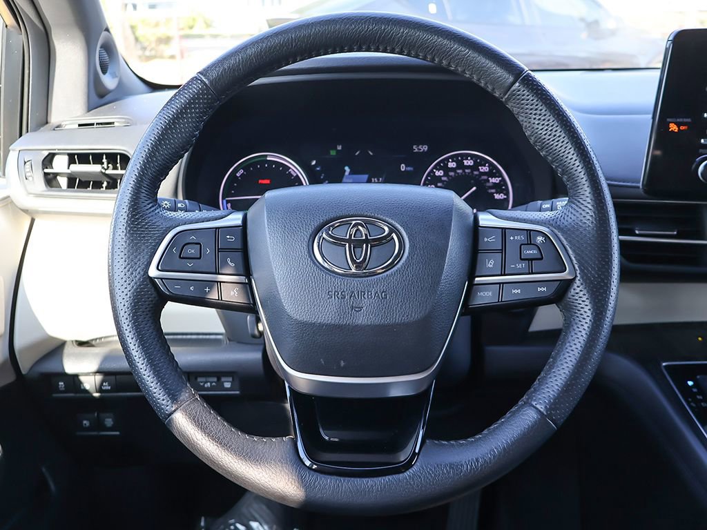 Used 2023 Toyota Sienna Limited FWD image 43